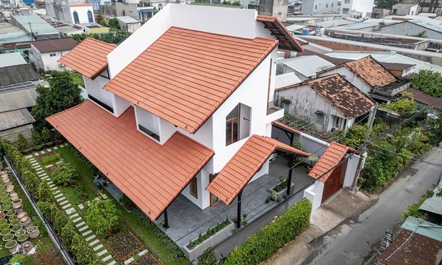 Vì sao ngày càng nhiều gia đình không còn lợp mái tôn? 2 kiểu mái đang dần trở thành xu hướng mới- Ảnh 3.