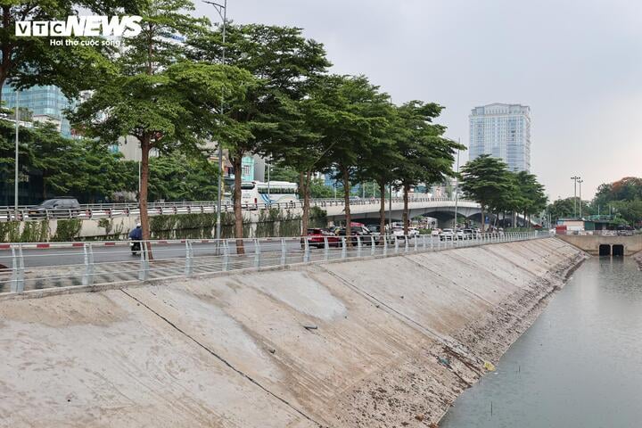 Cận cảnh tuyến đường cửa ngõ Tây Hồ Tây lột xác sau dự án chống ngập- Ảnh 11.