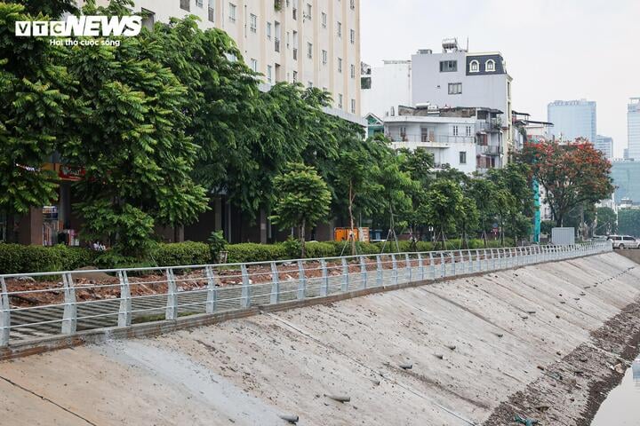 Cận cảnh tuyến đường cửa ngõ Tây Hồ Tây lột xác sau dự án chống ngập- Ảnh 10.