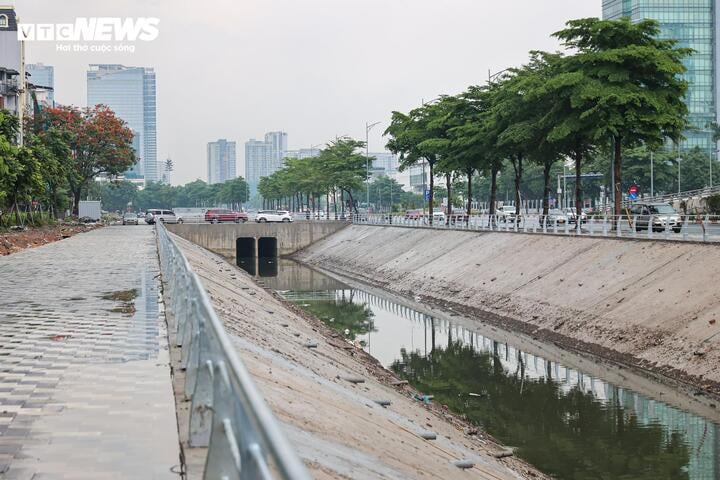 Cận cảnh tuyến đường cửa ngõ Tây Hồ Tây lột xác sau dự án chống ngập- Ảnh 15.
