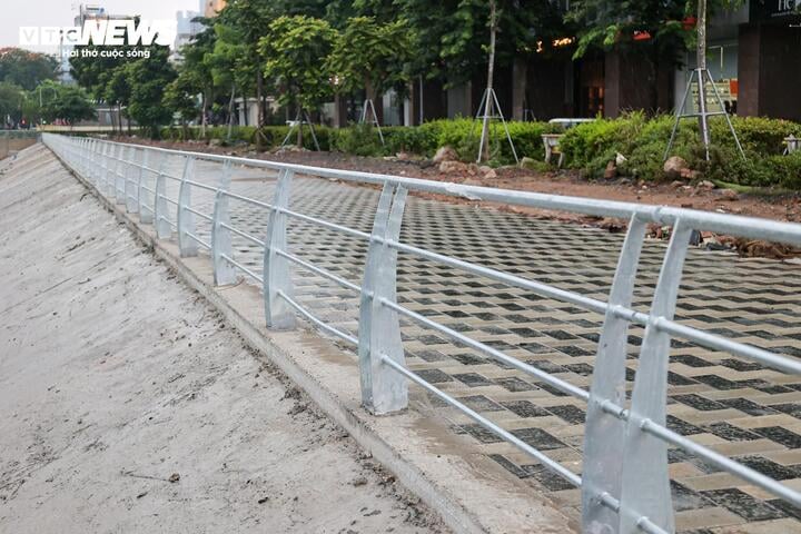 Cận cảnh tuyến đường cửa ngõ Tây Hồ Tây lột xác sau dự án chống ngập- Ảnh 9.