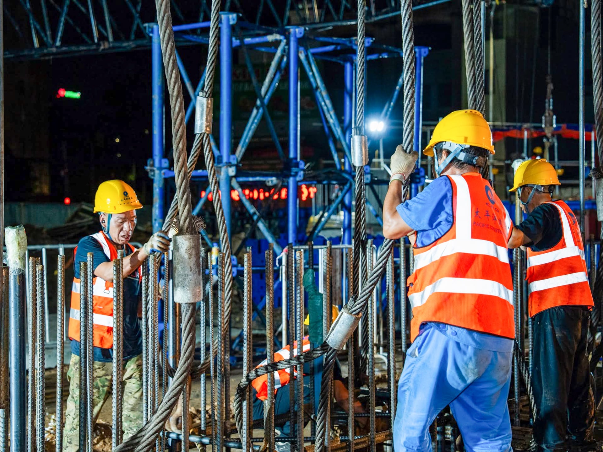 Cận cảnh đại công trường thi công nhà ga metro số 5 giữa trung tâm Hà Nội- Ảnh 10.
