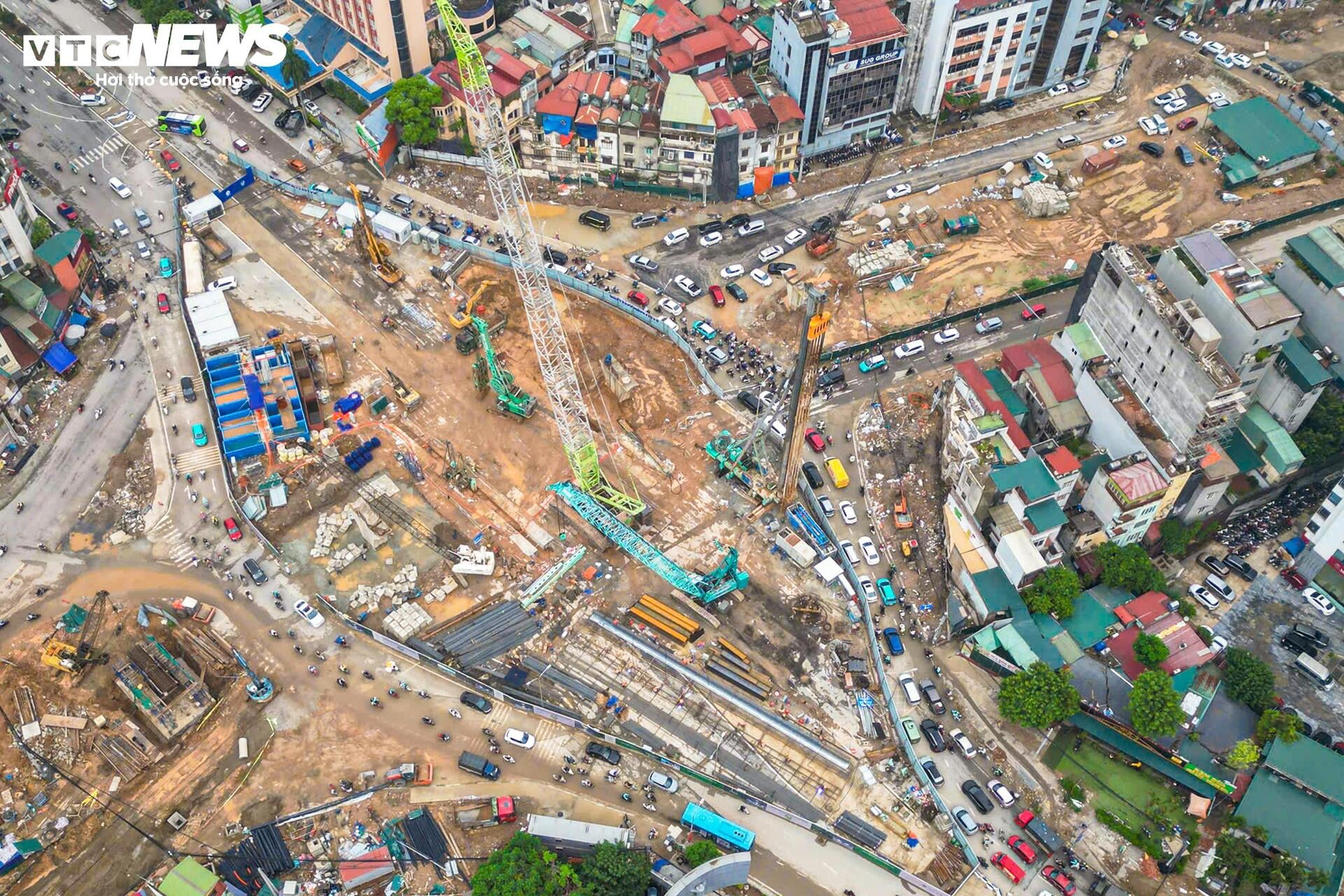 Cận cảnh đại công trường thi công nhà ga metro số 5 giữa trung tâm Hà Nội- Ảnh 3.