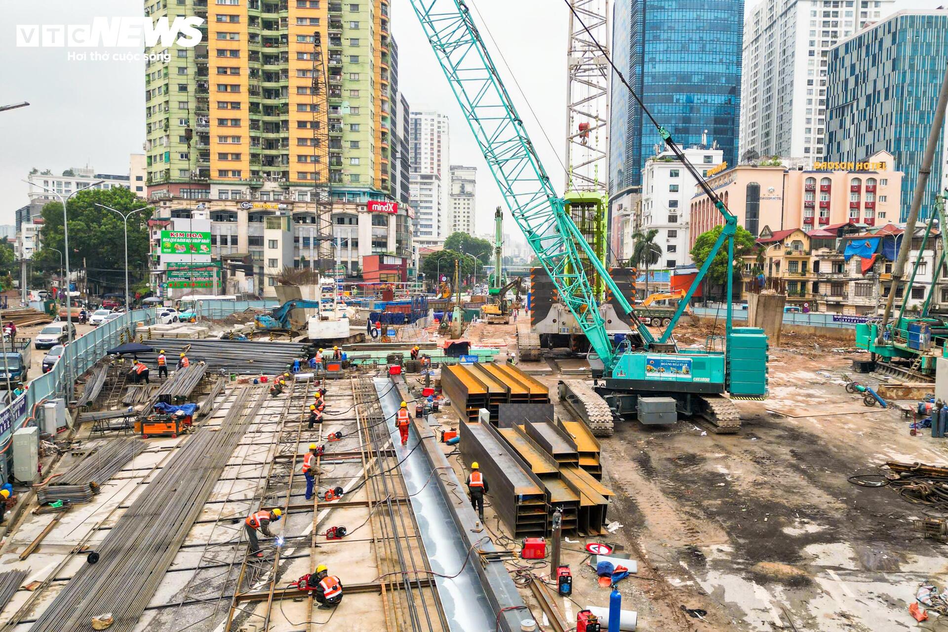 Cận cảnh đại công trường thi công nhà ga metro số 5 giữa trung tâm Hà Nội- Ảnh 5.