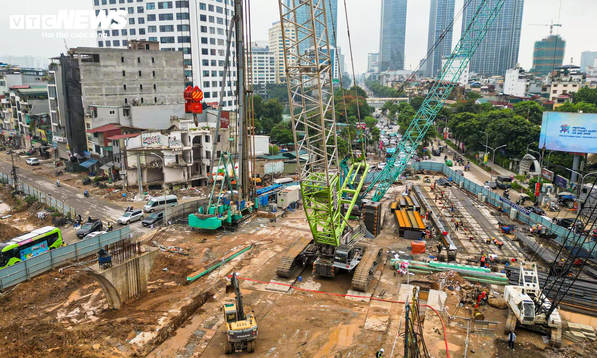 Cận cảnh đại công trường thi công nhà ga metro số 5 giữa trung tâm Hà Nội- Ảnh 14.