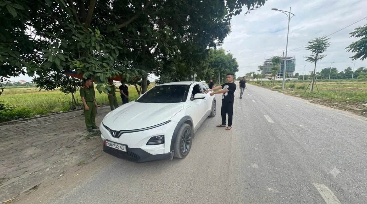 Bắt Đàm Lê Mai Linh SN 2002 và nhiều người đàn ông sau khi kiểm tra phòng trọ- Ảnh 2.