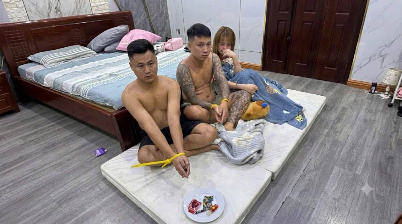 Bắt Đàm Lê Mai Linh SN 2002 và nhiều người đàn ông sau khi kiểm tra phòng trọ- Ảnh 1.