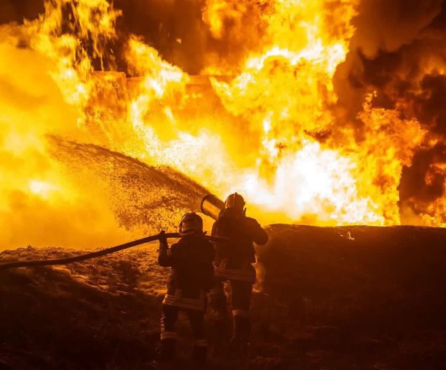 Sinelnikovo nổ lớn, Ukraine rúng động - 1 mục tiêu đặc biệt bị đánh trúng, Kiev báo động về kịch bản 500.000 quân Nga tổng tấn công- Ảnh 1.
