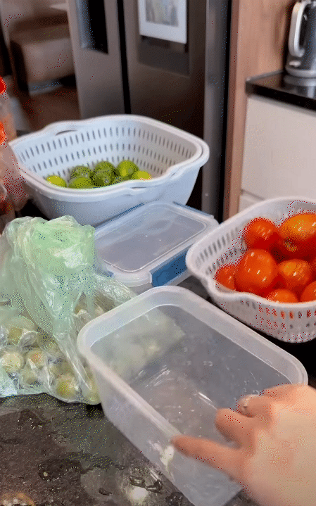 Mẹ ở Hà Nội có căn bếp lúc nào cũng gọn như mới: Chỉ nhờ 3 nguyên tắc "giấu đồ", việc nấu nướng và dọn dẹp nhẹ tênh- Ảnh 7.