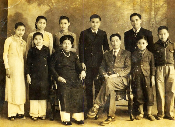 Một gia đình trí thức “Hổ phụ sinh hổ tử”: Bố là Giáo sư huyền thoại, 8 người con đều cống hiến cho Tổ quốc - Ảnh 1.