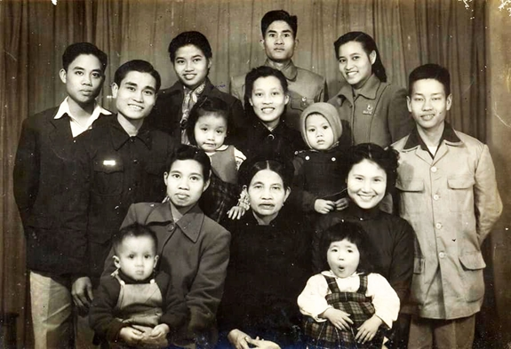 Một gia đình trí thức “Hổ phụ sinh hổ tử”: Bố là Giáo sư huyền thoại, 8 người con đều cống hiến cho Tổ quốc - Ảnh 2.