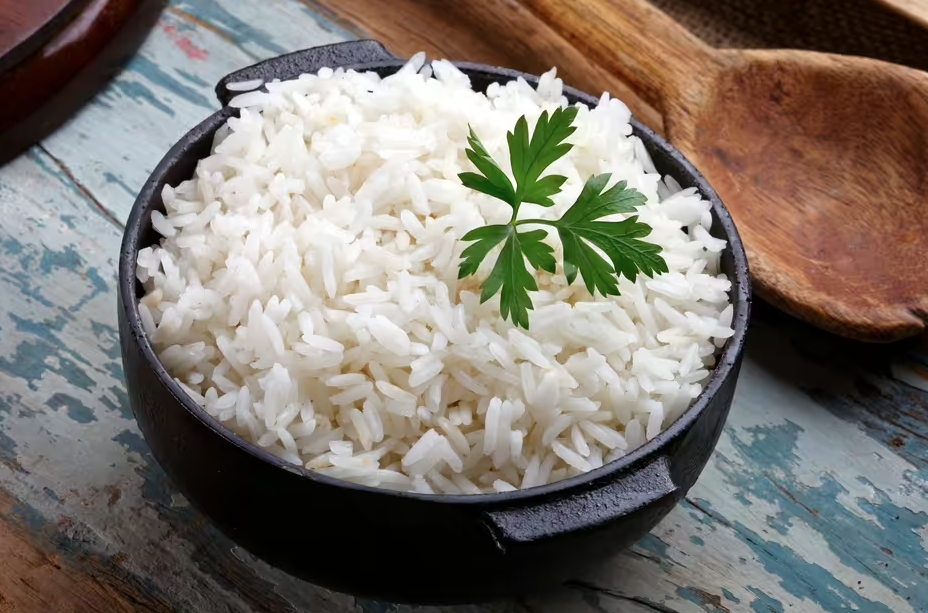 Vì sao có người nấu cơm bằng nước luộc gà? Công dụng gây bất ngờ- Ảnh 2.