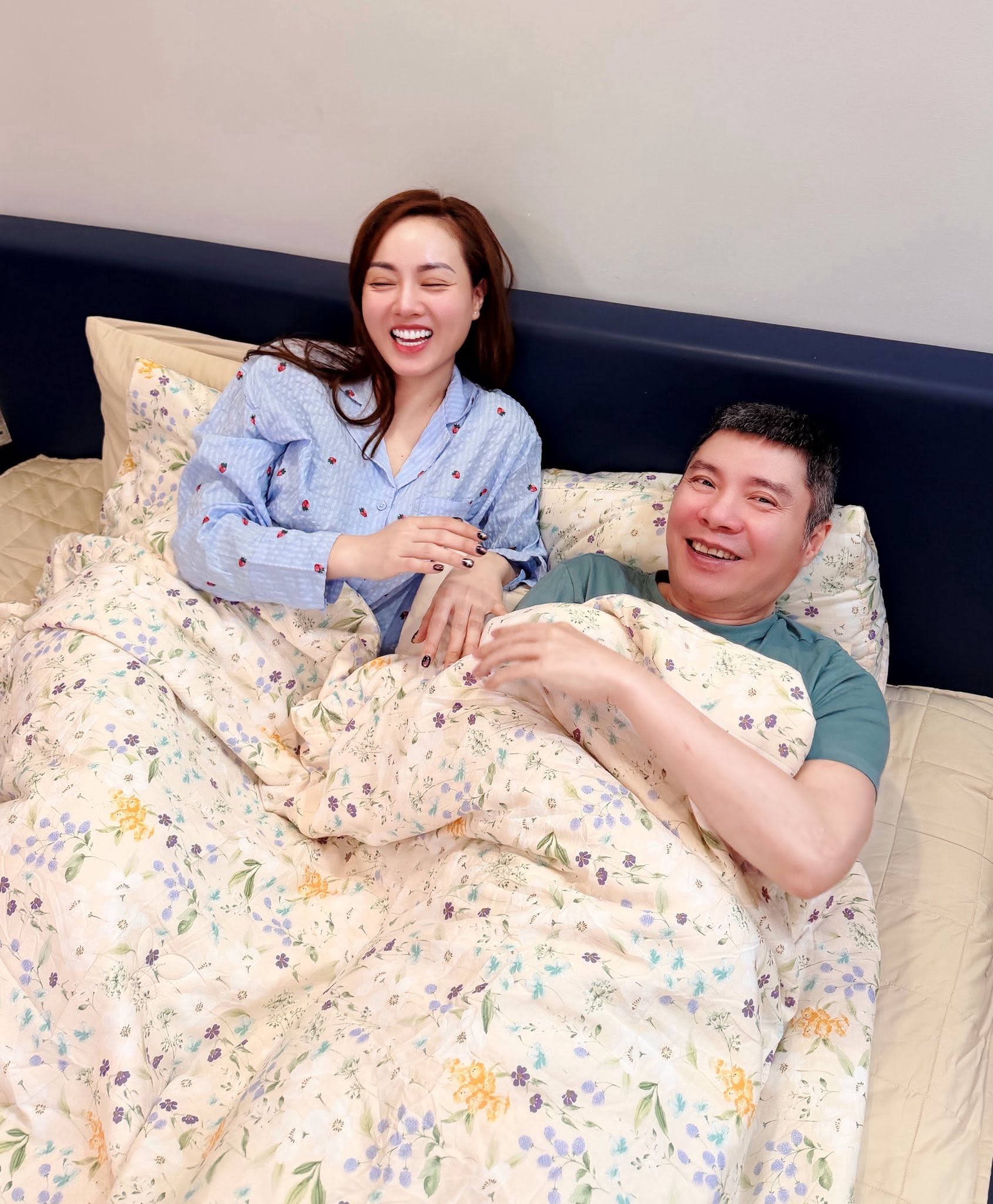 Vợ kém 15 tuổi đính chính hiểu lầm về NSND Công Lý - Ảnh 1.