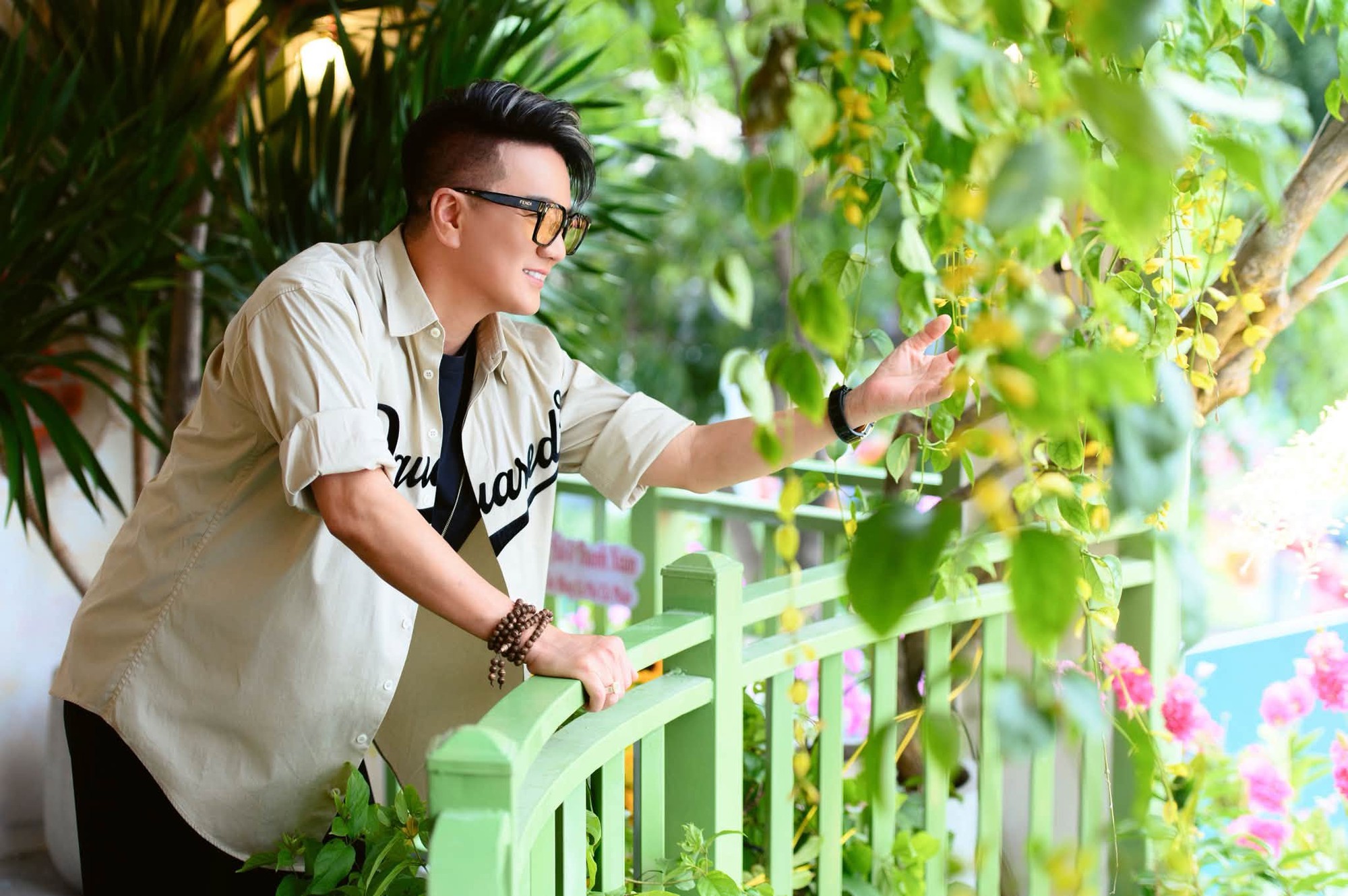 Nam ca sĩ U60 đình đám một thời bán cà phê ở Ngô Thời Nhiệm trở lại đỉnh cao sau 10 năm vì "con cháu"- Ảnh 2.