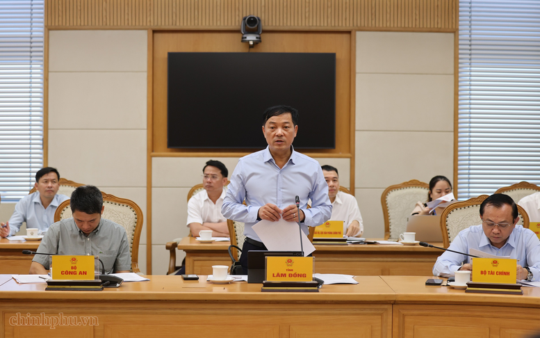 Phó Thủ tướng Thường trực chỉ đạo tháo gỡ vướng mắc cho các dự án điện gió ở tỉnh Lâm Đồng- Ảnh 2.