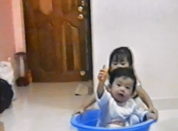 2 đứa trẻ lấy thau nhựa làm đồ chơi hồi bé, giờ sống trong lâu đài ở phường An Khánh, đứng sau tài sản nghìn tỷ - Ảnh 1.