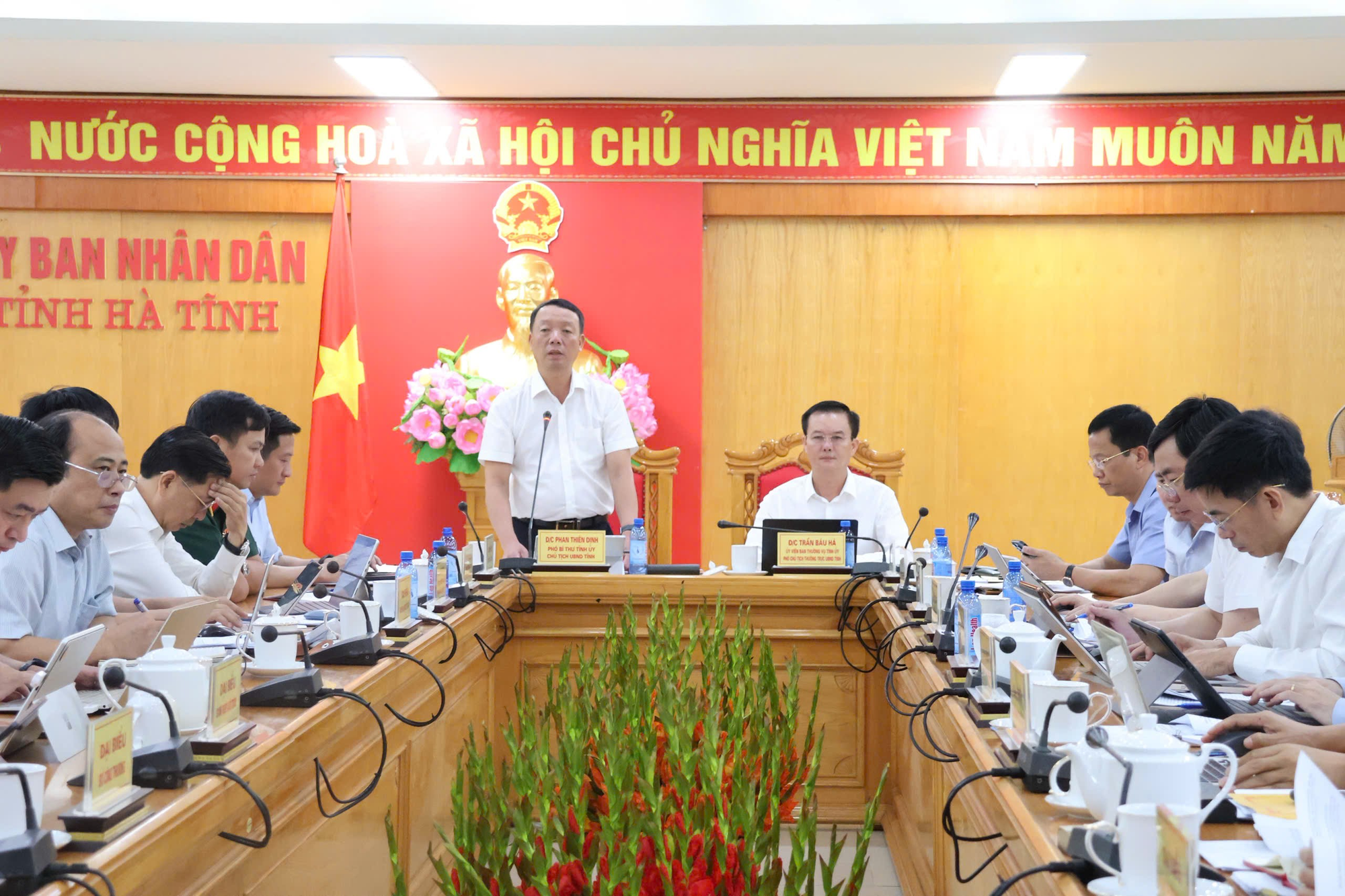 Sau 7 tháng, một khu kinh tế đã thu hút 6,2 tỷ USD vốn đầu tư, quy tụ cùng lúc nhà máy VinMetal, Vinfast, LNG Vũng Áng III với tổng quy mô hơn 145.000 tỷ đồng - Ảnh 1.