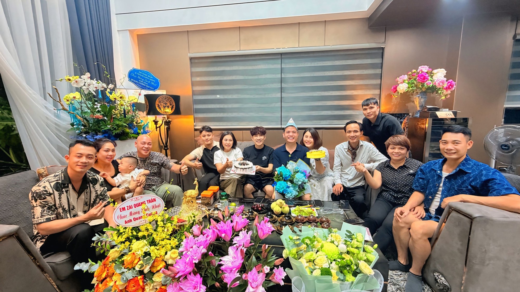 Bầu show Quang Cường đón tuổi 50, nhận quà mừng 500 triệu đồng - Ảnh 2.