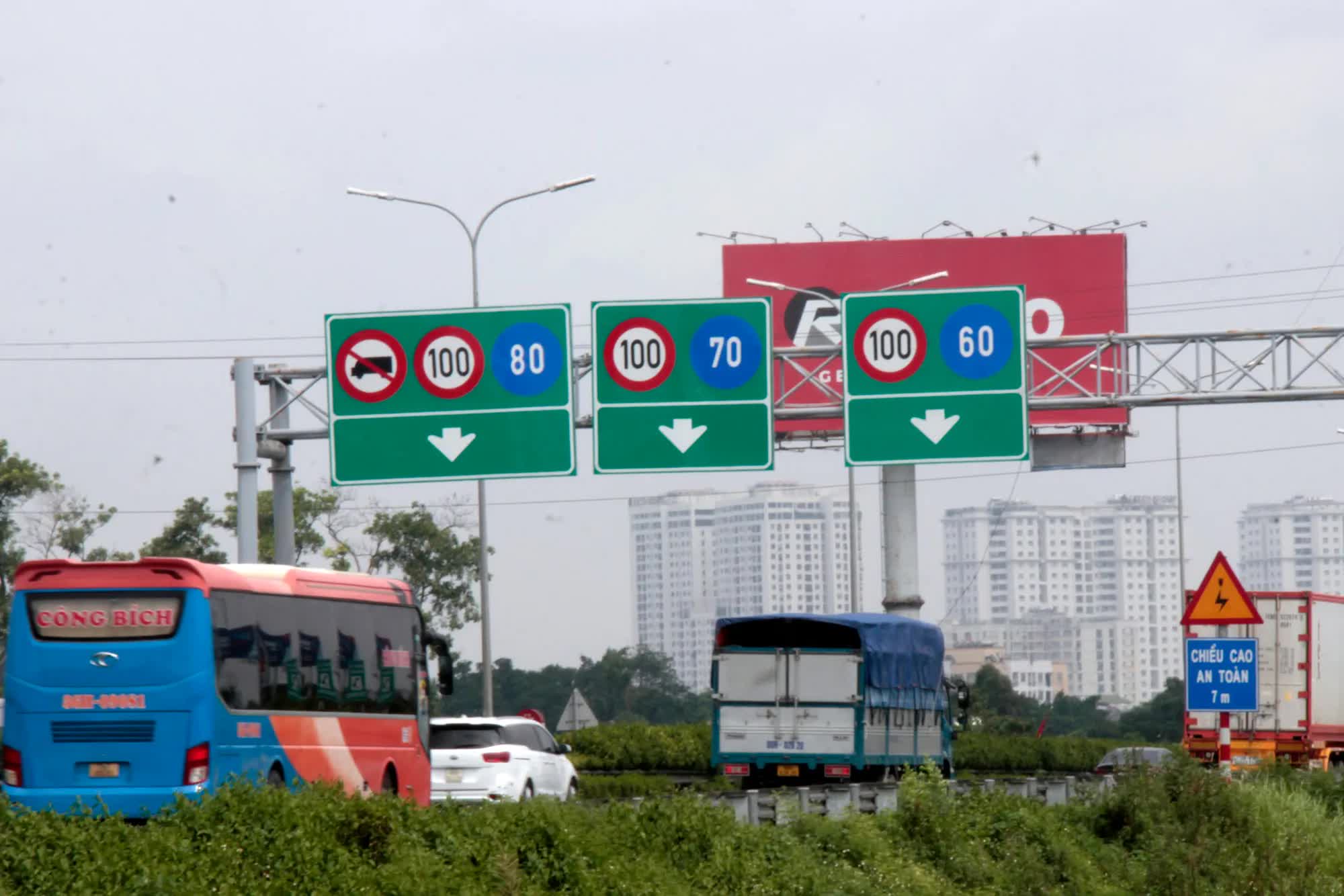 Đề xuất thiết lập 'làn vượt xe' trên cao tốc: Bắt buộc chuyển về làn phải sau khi vượt - Ảnh 2.