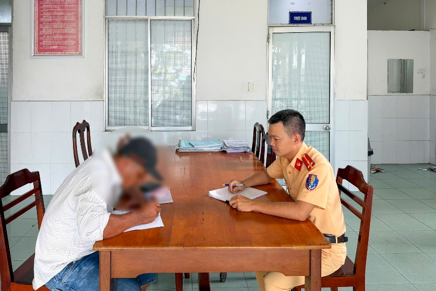 Đoạn đường không có camera, loạt ô tô vẫn phải nộp "phạt nguội" khi có tính năng này trên VNeTraffic - Ảnh 4.