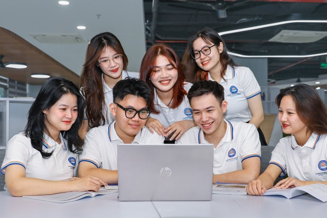 1 trường đại học ở Hà Nội vừa đạt doanh thu hơn 824 tỷ đồng/năm, tăng trưởng 2 con số, gần như 100% sinh viên cứ ra trường là có việc làm - Ảnh 3.