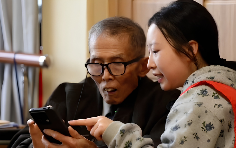 Tiền thuê nhà quá đắt, người trẻ rủ nhau vào viện dưỡng lão: 17,5 triệu/tháng bao ăn ở- Ảnh 1.