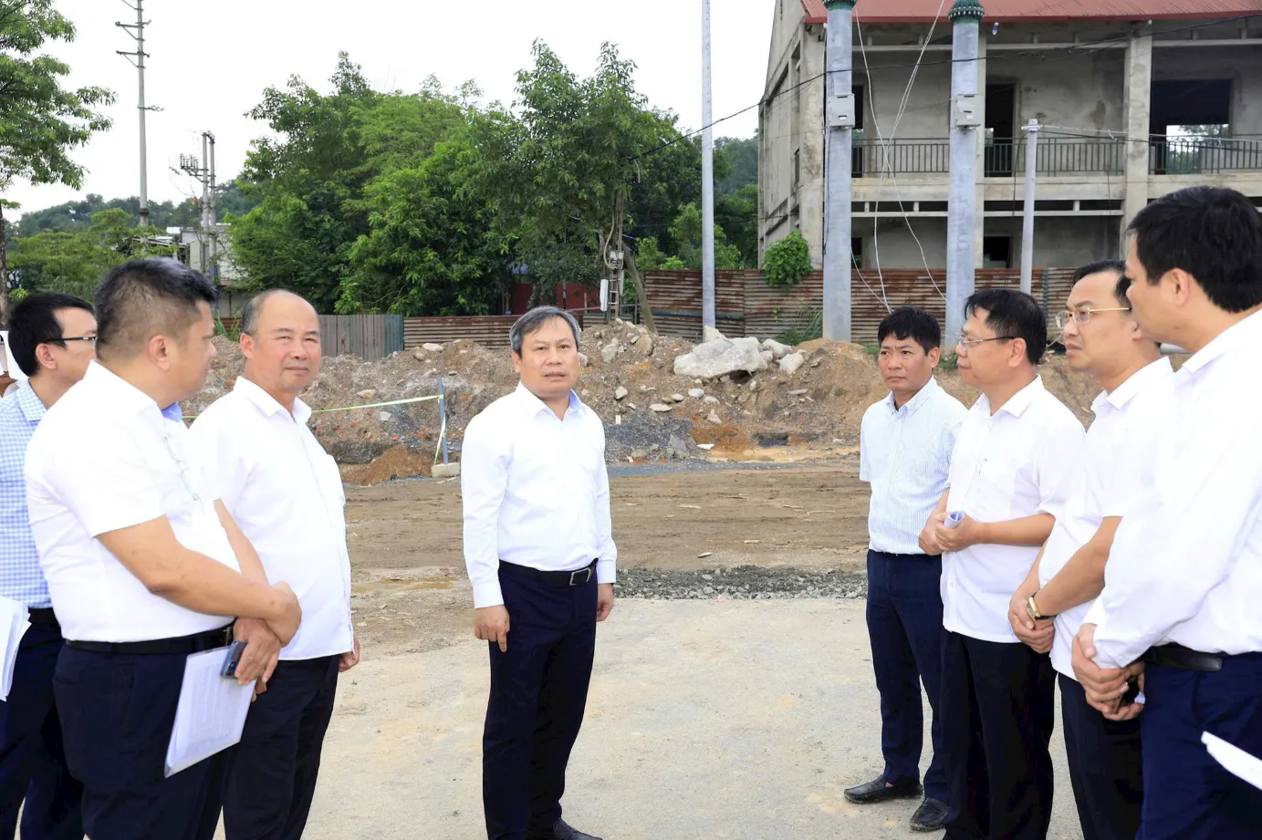 Chủ tịch UBND TP Hà Nội yêu cầu tăng tốc các dự án giao thông trọng điểm phía Tây Thủ đô - Ảnh 1.