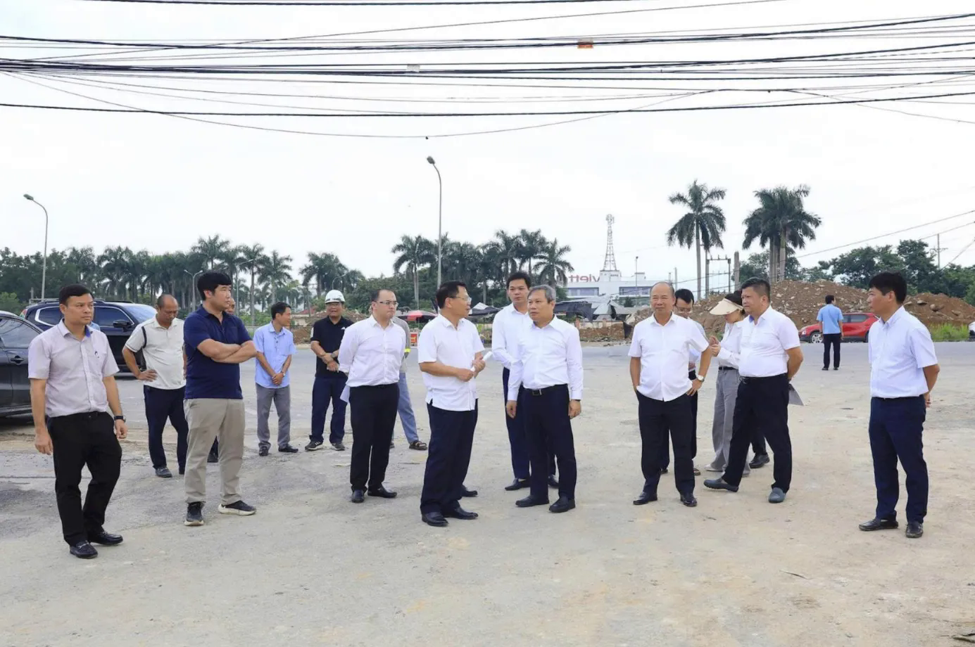Chủ tịch UBND TP Hà Nội yêu cầu tăng tốc các dự án giao thông trọng điểm phía Tây Thủ đô - Ảnh 3.