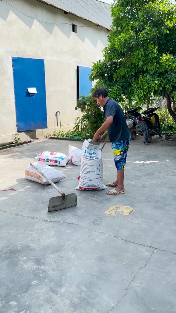 Căn nhà tuềnh toàng ở quê của bà Tuyết kênh "Ăn Cùng Bà Tuyết" - Ảnh 8.