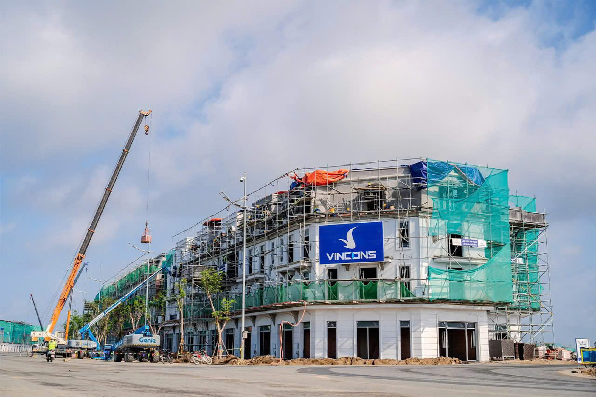 Với 100.000 công nhân, lương lên đến 41 triệu đồng/tháng bao ăn ở, VinCons đang xây dựng những dự án kỷ lục thế giới như thế nào?  - Ảnh 16.