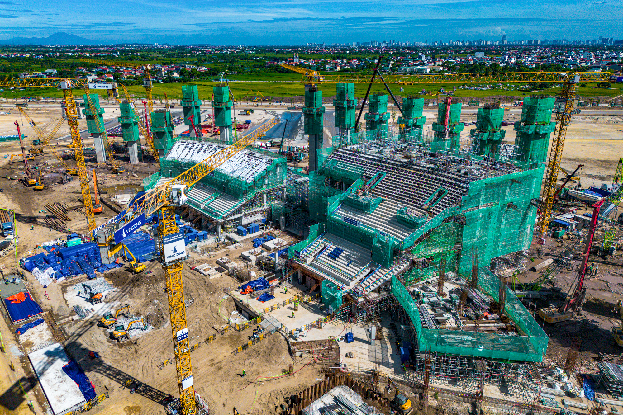 Với 100.000 công nhân, lương lên đến 41 triệu đồng/tháng bao ăn ở, VinCons đang xây dựng những dự án kỷ lục thế giới như thế nào?  - Ảnh 8.