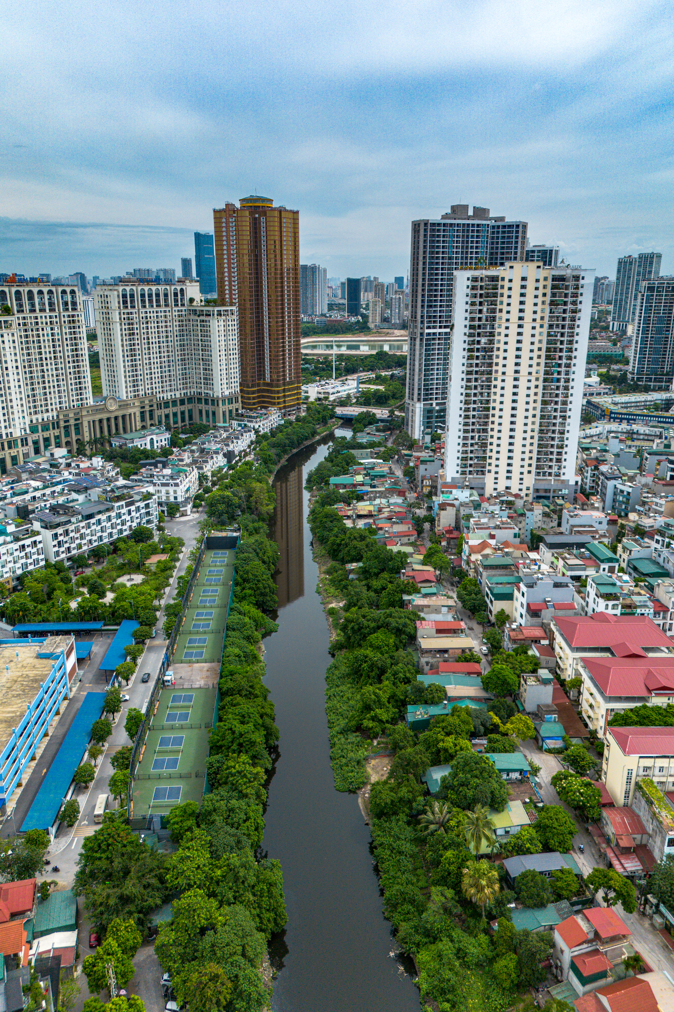 Toàn cảnh dòng sông ô nhiễm bậc nhất Hà Nội chảy qua hàng loạt đại đô thị, sát siêu sân vận động lớn nhất thế giới, sắp được "hồi sinh" nhờ dự án hơn 75.000 tỷ đồng - Ảnh 11.