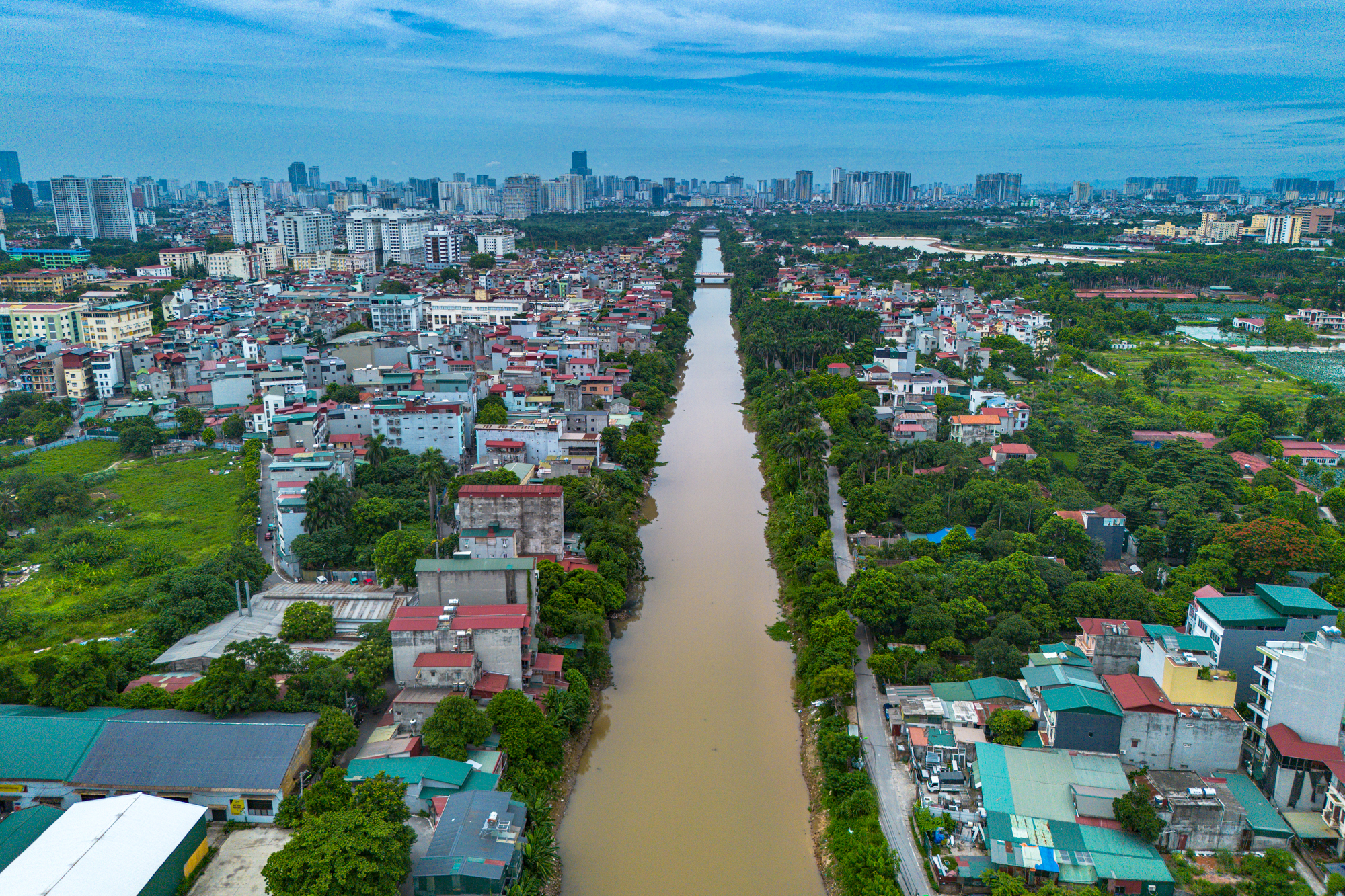 Toàn cảnh dòng sông ô nhiễm bậc nhất Hà Nội chảy qua hàng loạt đại đô thị, sát siêu sân vận động lớn nhất thế giới, sắp được "hồi sinh" nhờ dự án hơn 75.000 tỷ đồng - Ảnh 13.