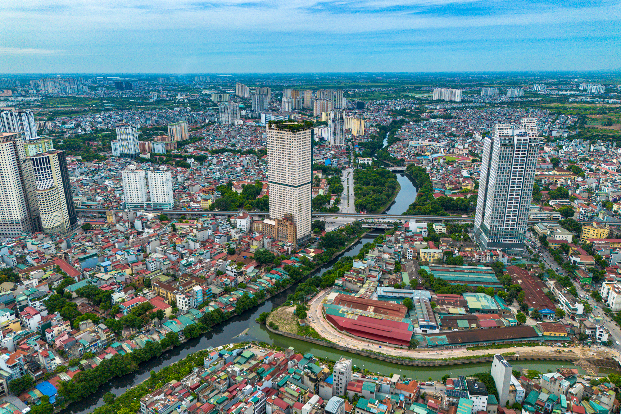 Toàn cảnh dòng sông ô nhiễm bậc nhất Hà Nội chảy qua hàng loạt đại đô thị, sát siêu sân vận động lớn nhất thế giới, sắp được "hồi sinh" nhờ dự án hơn 75.000 tỷ đồng - Ảnh 2.