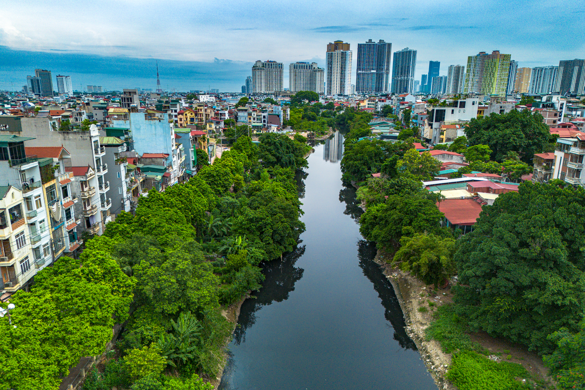 Toàn cảnh dòng sông ô nhiễm bậc nhất Hà Nội chảy qua hàng loạt đại đô thị, sát siêu sân vận động lớn nhất thế giới, sắp được "hồi sinh" nhờ dự án hơn 75.000 tỷ đồng - Ảnh 3.