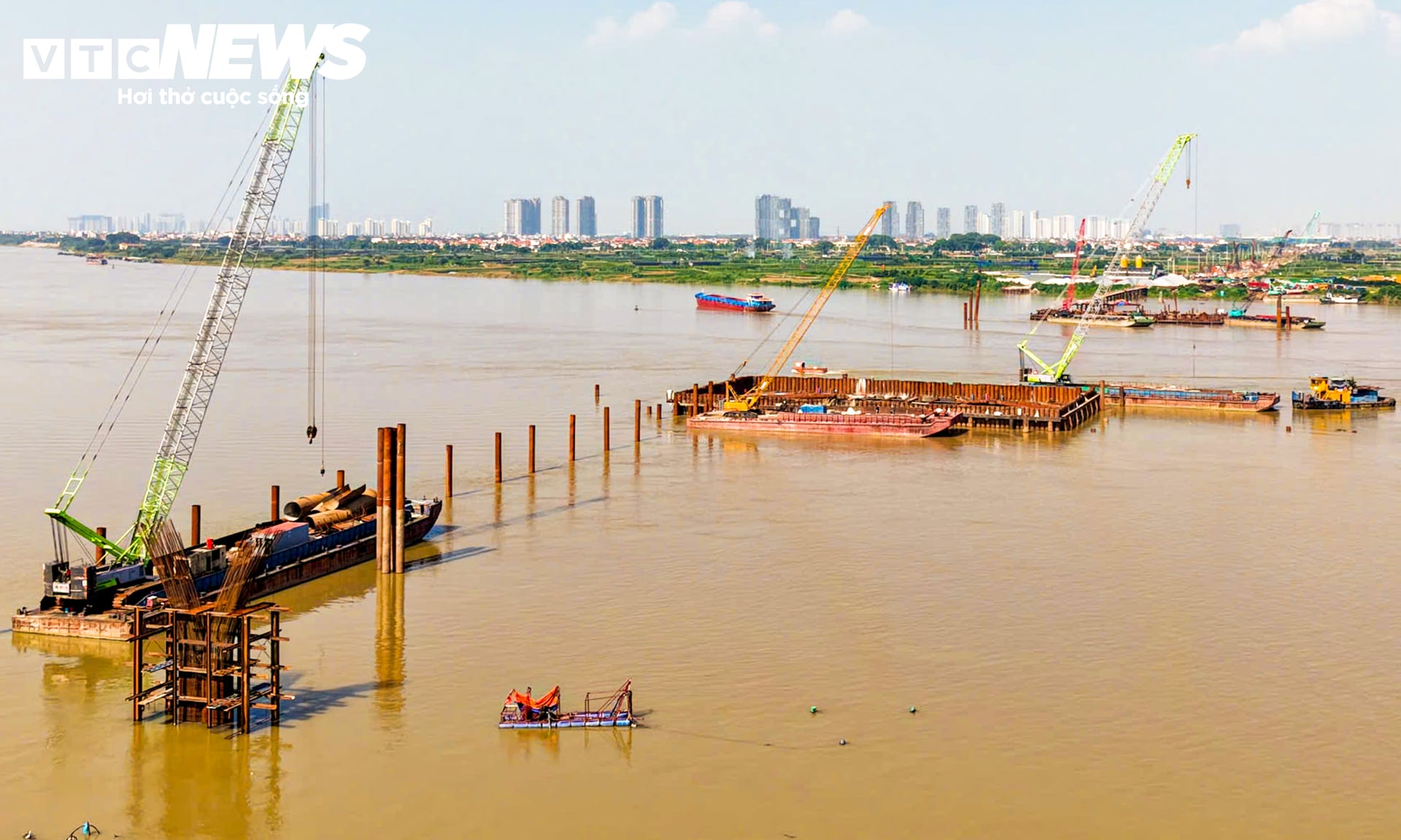 Toàn cảnh cầu Ngọc Hồi gần 12.000 tỷ đồng vượt sông Hồng sau 11 tháng thi công- Ảnh 12.