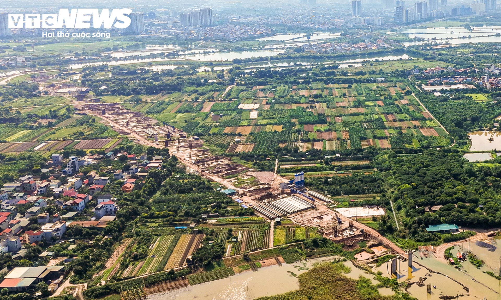 Toàn cảnh cầu Ngọc Hồi gần 12.000 tỷ đồng vượt sông Hồng sau 11 tháng thi công- Ảnh 6.