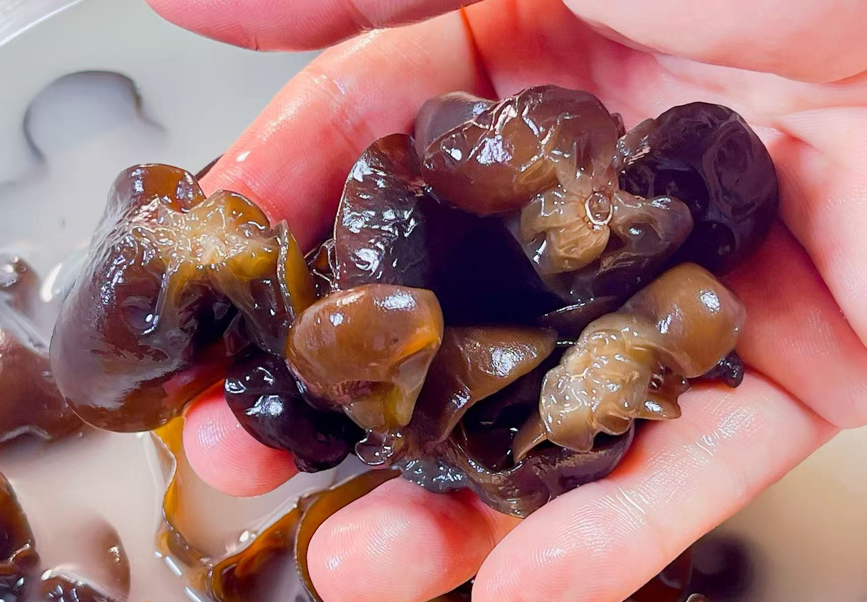 Thực phẩm quen thuộc gia đình nào cũng có: Bác sĩ cảnh báo đừng ngâm quá lâu, WHO lo ngại nguy cơ ngộ độc và tử vong - Ảnh 2.