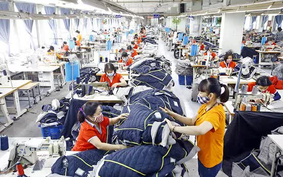 Từ 10/9, doanh nghiệp, công ty có thể bị phạt lên tới 75 triệu nếu ép người lao động làm việc này- Ảnh 4.