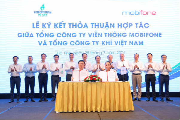 PV GAS thúc đẩy hợp tác hạ tầng năng lượng và hạ tầng số tại Hà Tĩnh - Ảnh 2. PV GAS thúc đẩy hợp tác hạ tầng năng lượng và hạ tầng số tại Hà Tĩnh - Ảnh 2.