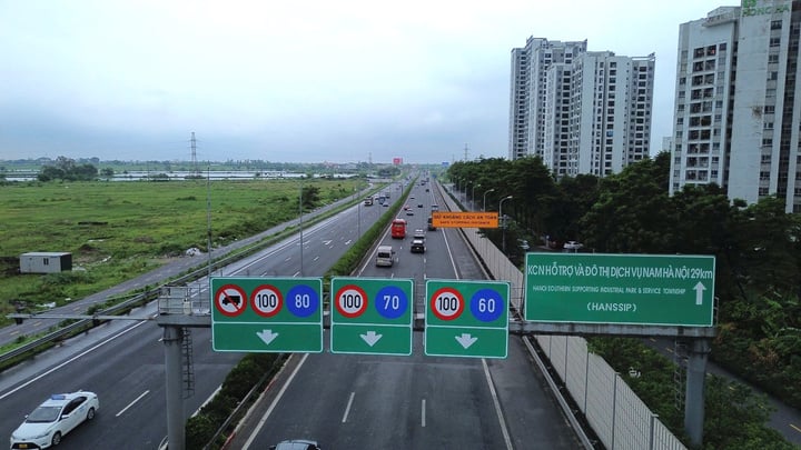 Vì sao Cục CSGT đề xuất dùng làn sát dải phân cách giữa trên cao tốc để vượt xe?- Ảnh 1.