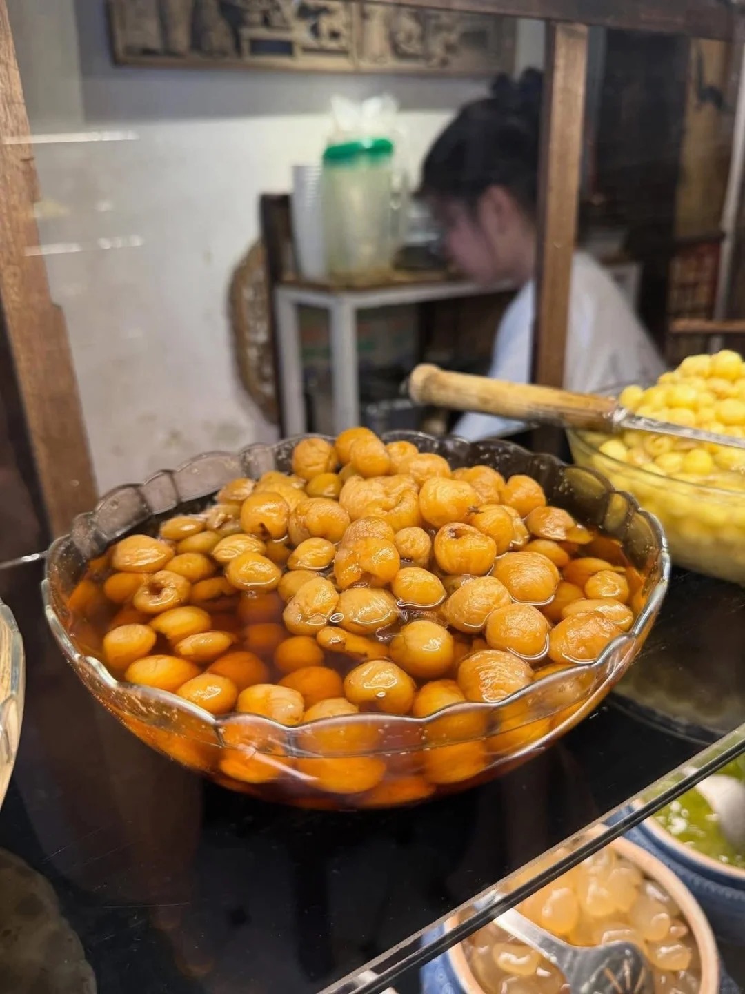 Khách Trung Quốc mê mẩn quán chè trong phố cổ Hà Nội: Có người ăn liền nhiều ngày, bảo "rời Hà Nội là nhớ ngay"- Ảnh 16.
