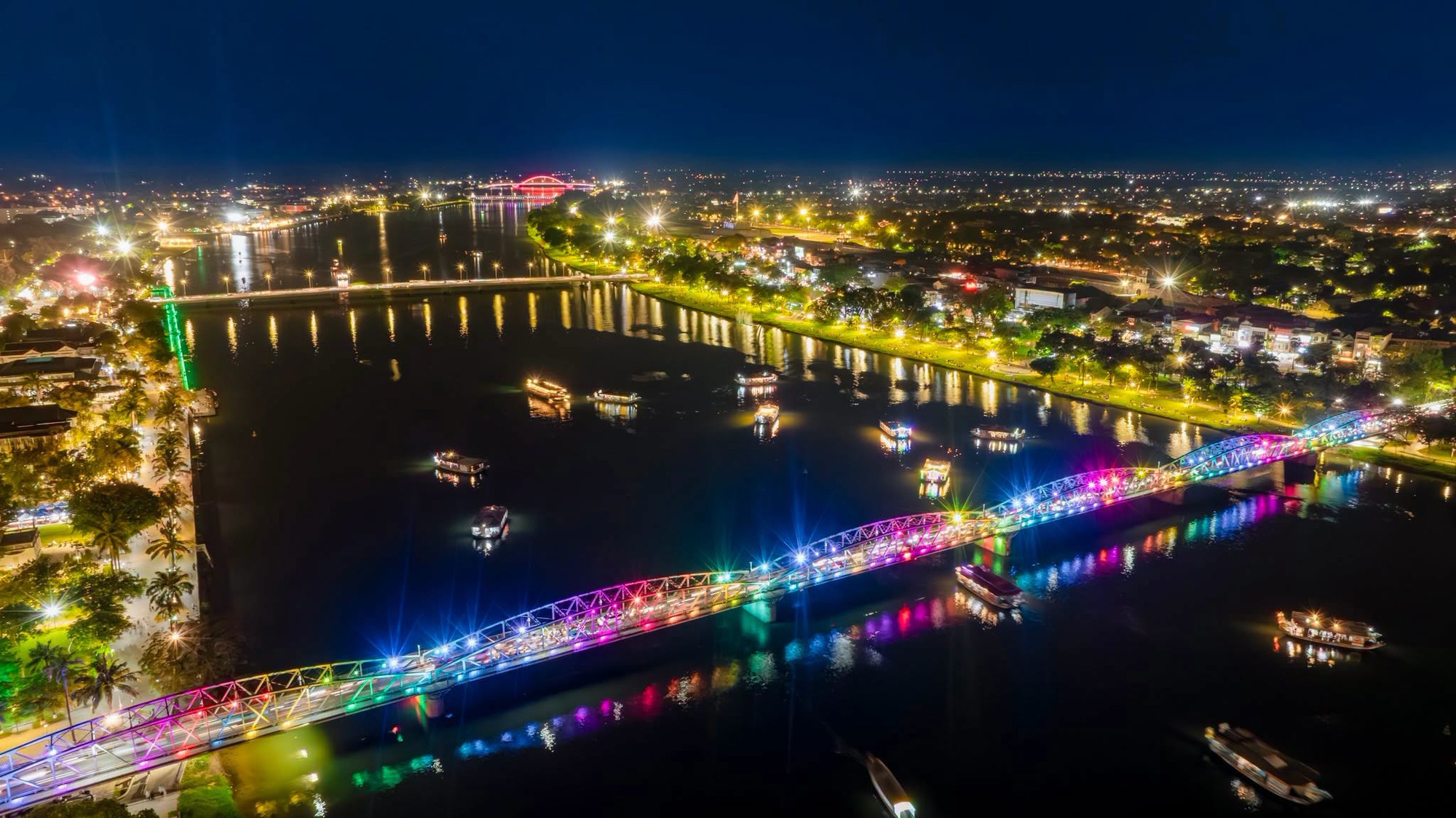 Một thành phố trực thuộc Trung ương hút hơn 4,3 triệu lượt du khách trong 6 tháng đầu năm, đang nổi lên như "điểm đến ẩm thực độc đáo nhất châu Á" - Ảnh 2.