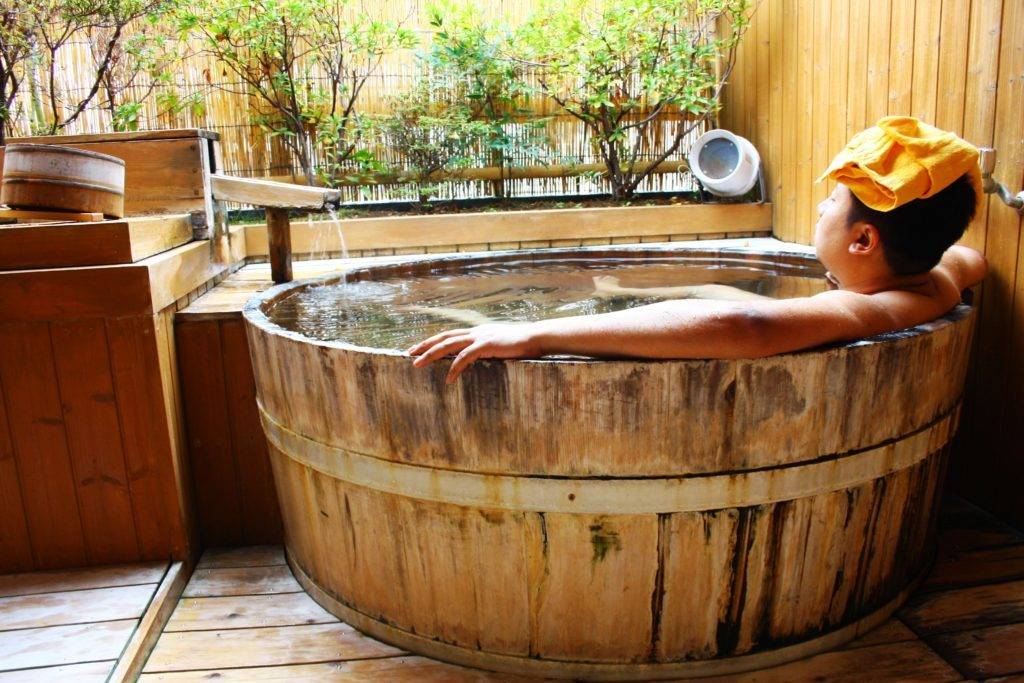 Vì sao người Nhật thường dùng chung một bồn tắm mà không thay nước? Họ thực sự tiết kiệm đến vậy sao?- Ảnh 2.