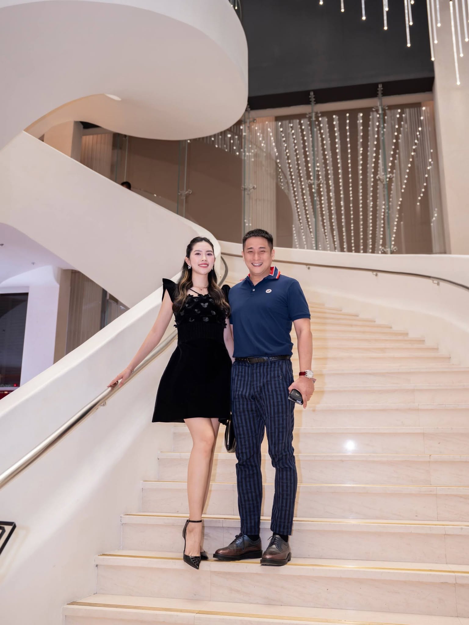 Đi xe máy sắp rớt pô, cô sinh viên cưới chồng Phó giám đốc lớn hơn 13 tuổi: Sợ nhất nhà rộng và đồ hiệu- Ảnh 4.