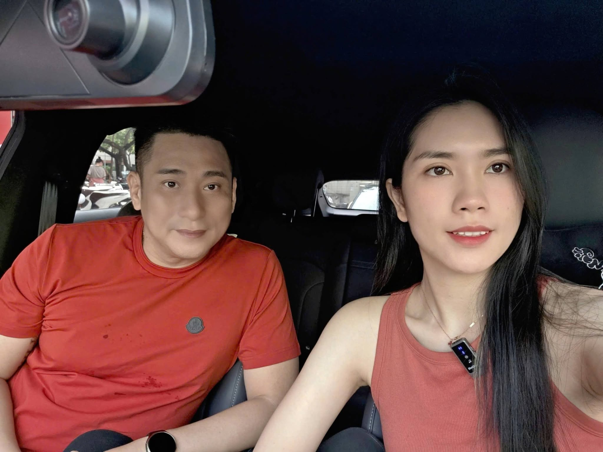 Đi xe máy sắp rớt pô, cô sinh viên cưới chồng Phó giám đốc lớn hơn 13 tuổi: Sợ nhất nhà rộng và đồ hiệu- Ảnh 5.