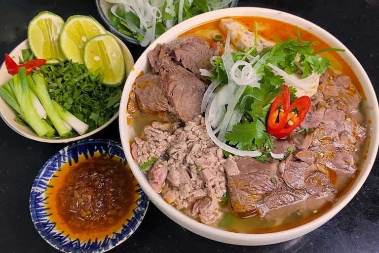 Một thành phố trực thuộc Trung ương hút hơn 4,3 triệu lượt du khách trong 6 tháng đầu năm, đang nổi lên như "điểm đến ẩm thực độc đáo nhất châu Á" - Ảnh 4.