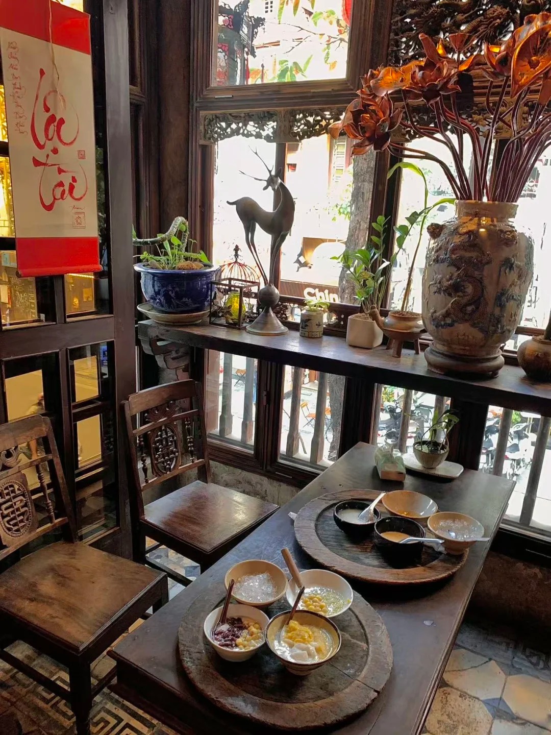 Khách Trung Quốc mê mẩn quán chè trong phố cổ Hà Nội: Có người ăn liền nhiều ngày, bảo "rời Hà Nội là nhớ ngay"- Ảnh 11.