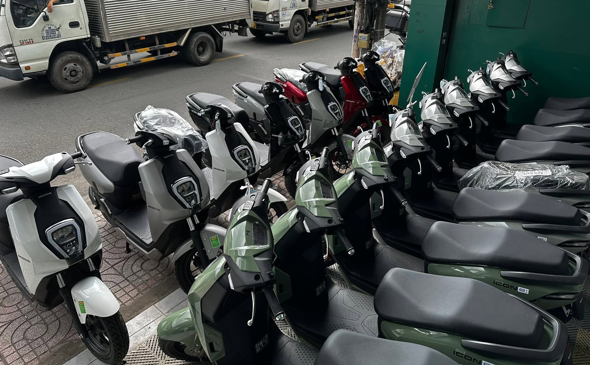 Loạt ưu đãi khủng cho xe máy điện Honda: Nhiều quà tặng đắt tiền, có xe ưu đãi hơn 20 triệu - Ảnh 3.