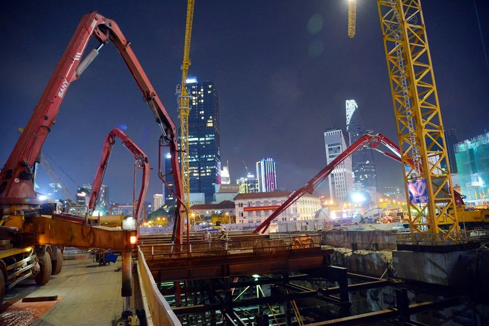 Phát hiện hơn 100 xe tải trộn bê tông từng đổ 1.200 m³ xuyên đêm, công trình ngầm dài 236 m, sâu 32 m lộ diện- Ảnh 1.